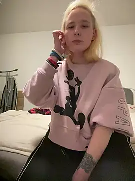 Snapshot of PurpleHazexx chatting on February 19, 2026, 9:00 pm PurpleHazexx online show from February 19, 2026, 9:00 pm