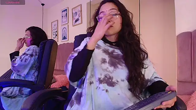 Hanabie  online show from February 6, 2026, 3:33 am