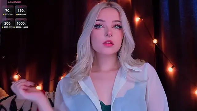 Snapshot of ShyniAlice chatting on March 2, 2026, 4:25 am ShyniAlice online show from March 2, 2026, 4:25 am