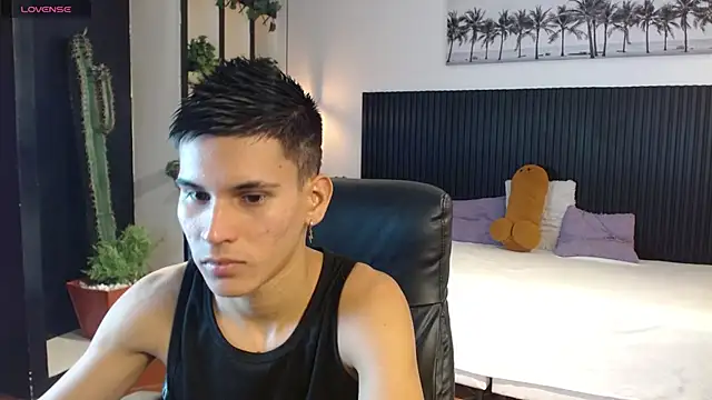 Snapshot of paullcb chatting on February 15, 2026, 3:47 am paullcb online show from February 15, 2026, 3:47 am