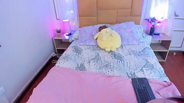 Jenifer James online show from February 12, 2026, 7:53 pm