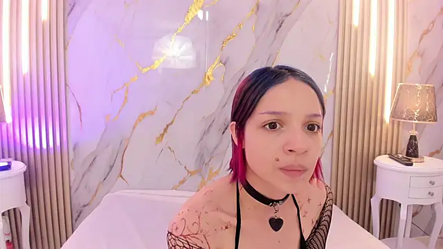 Snapshot of LaxiZoe chatting on February 11, 2026, 8:03 pm LaxiZoe online show from February 11, 2026, 8:03 pm