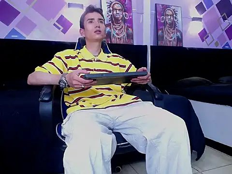 Iam Smith  online show from February 6, 2026, 2:49 am