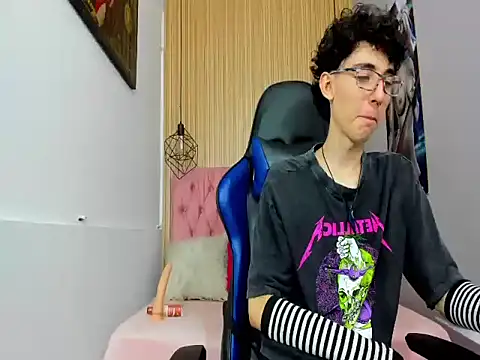 Syriussz online show from February 17, 2026, 7:42 pm