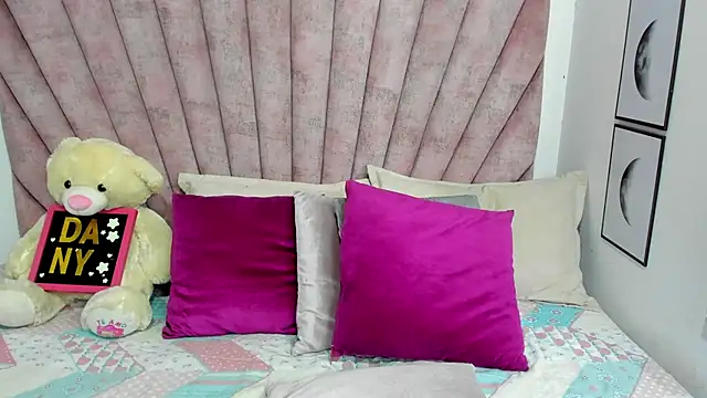 danibellucii  online show from March 1, 2026, 3:52 am