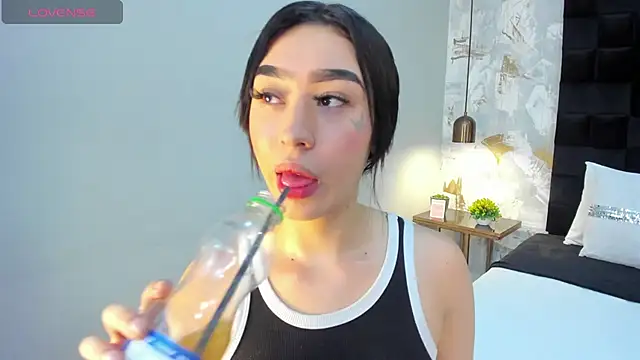 Snapshot of emily_clarkk_ chatting on March 4, 2026, 7:53 pm emily clarkk online show from March 4, 2026, 7:53 pm