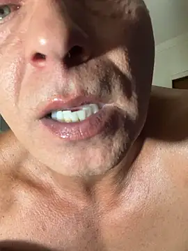 Snapshot of dogfrota chatting on February 5, 2026, 3:11 am dogfrota online show from February 5, 2026, 3:11 am