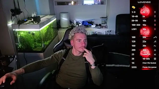 Rayzel White online show from February 11, 2026, 9:53 pm