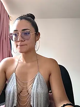 Snapshot of Freyarosse chatting on February 5, 2026, 6:34 pm Freyarosse online show from February 5, 2026, 6:34 pm