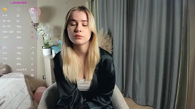 LuanaFincel online show from February 17, 2026, 1:02 am