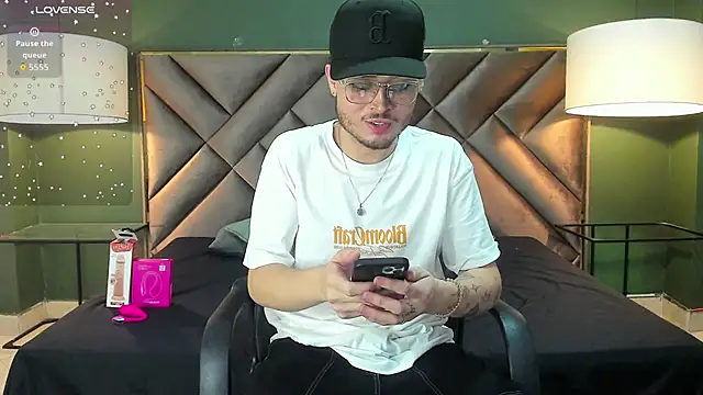 Snapshot of Salvattore_Muller chatting on February 25, 2026, 11:31 am Salvattore Muller online show from February 25, 2026, 11:31 am