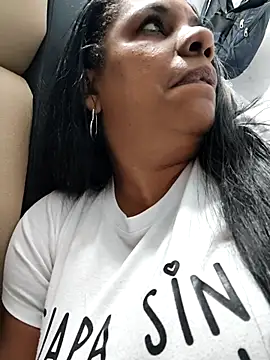 Snapshot of Zeyllyjhonson chatting on February 17, 2026, 3:36 am Zeyllyjhonson online show from February 17, 2026, 3:36 am