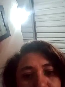 Snapshot of allexa_gomez chatting on March 1, 2026, 8:33 pm allexa gomez online show from March 1, 2026, 8:33 pm