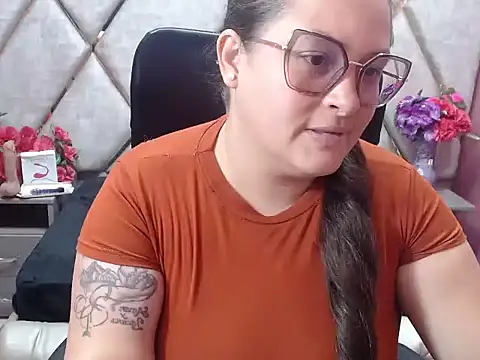 Sarah Boobs  online show from February 13, 2026, 7:43 pm