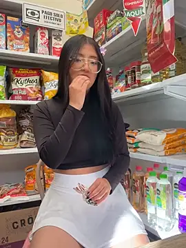 Snapshot of StrawberryPink_ chatting on February 28, 2026, 12:39 pm StrawberryPink online show from February 28, 2026, 12:39 pm