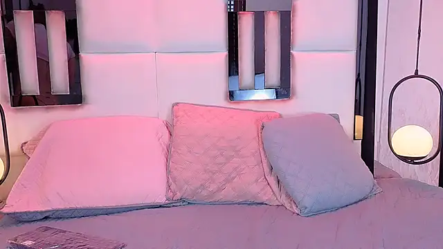 Snapshot of JuneCollins chatting on February 27, 2026, 9:15 pm JuneCollins online show from February 27, 2026, 9:15 pm