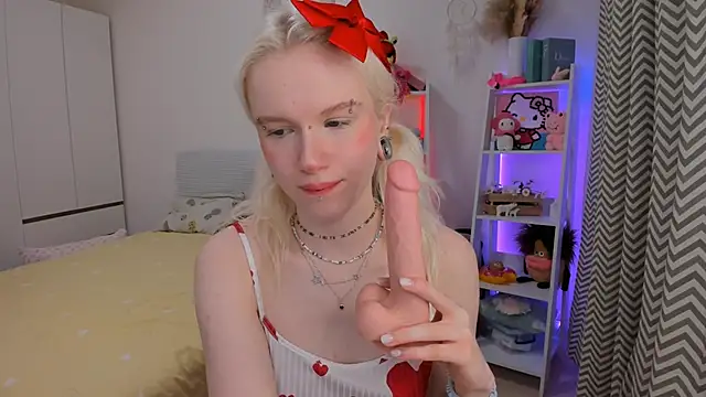 Snapshot of Mia_WaterFall chatting on February 3, 2026, 3:15 am Mia WaterFall online show from February 3, 2026, 3:15 am