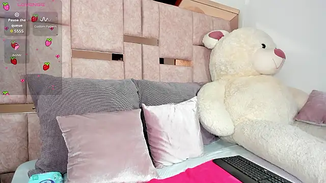 sweett eyes  online show from February 21, 2026, 12:28 pm