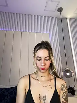 Snapshot of JuliaColemann chatting on February 5, 2026, 12:21 pm JuliaColemann online show from February 5, 2026, 12:21 pm