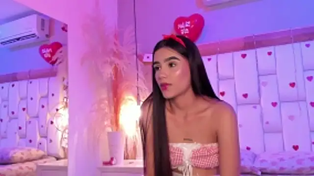 StefanyCondia online show from February 18, 2026, 6:04 pm