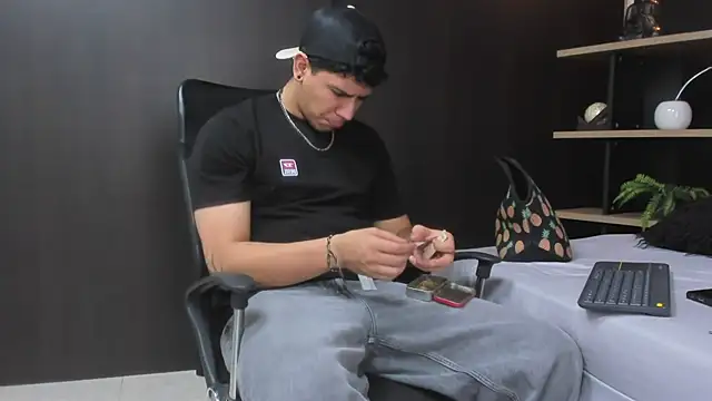 Snapshot of Tobias_Vega chatting on February 24, 2026, 5:55 pm Tobias Vega online show from February 24, 2026, 5:55 pm