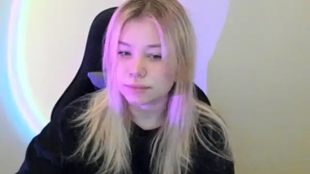 Snapshot of Lulu_Di chatting on February 19, 2026, 1:56 am Lulu Di online show from February 19, 2026, 1:56 am