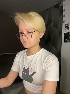 LuunaDorean online show from February 9, 2026, 10:30 am