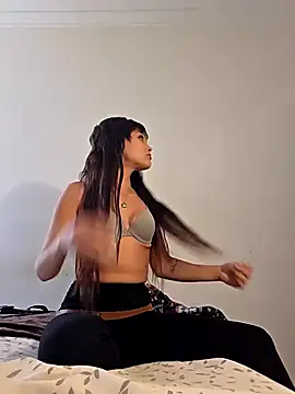 Snapshot of Beebeeyyy chatting on February 27, 2026, 3:45 pm Beebeeyyy online show from February 27, 2026, 3:45 pm