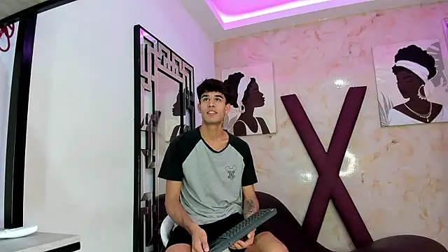 Snapshot of PRETTY_COCK1 chatting on February 2, 2026, 7:29 am PRETTY COCK1 online show from February 2, 2026, 7:29 am