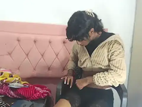 Snapshot of violetaconny chatting on February 17, 2026, 12:23 pm violetaconny online show from February 17, 2026, 12:23 pm