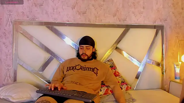 Snapshot of Benny_and_Mark chatting on February 6, 2026, 3:55 am Benny and Mark online show from February 6, 2026, 3:55 am