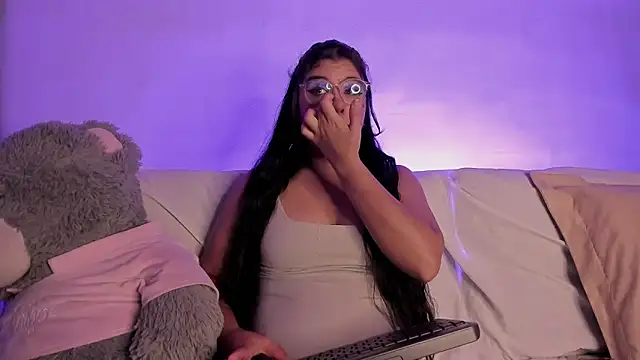 ViolettM online show from February 12, 2026, 12:33 pm