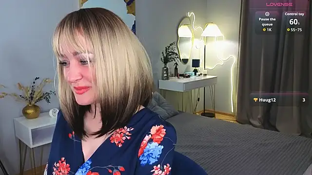 Snapshot of Oliiviaa_ chatting on February 9, 2026, 8:18 am Oliiviaa online show from February 9, 2026, 8:18 am