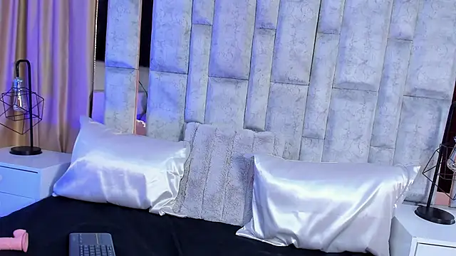 thyara noa online show from February 3, 2026, 2:53 am