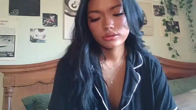 Snapshot of ellianajean chatting on February 14, 2026, 11:45 pm ellianajean online show from February 14, 2026, 11:45 pm