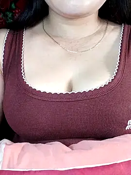 Snapshot of Reina_Fcup01 chatting on February 6, 2026, 1:10 am Reina Fcup01 online show from February 6, 2026, 1:10 am