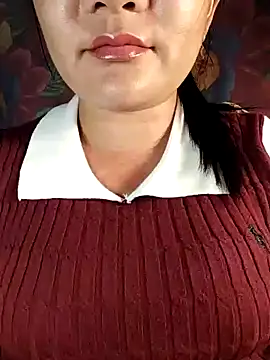 Snapshot of Reina_Fcup01 chatting on February 18, 2026, 2:24 pm Reina Fcup01 online show from February 18, 2026, 2:24 pm