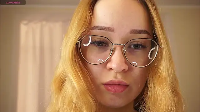 SallyDeniken online show from February 2, 2026, 5:22 pm