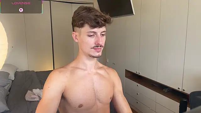 vitoraugustoxxx online show from March 6, 2026, 7:21 pm