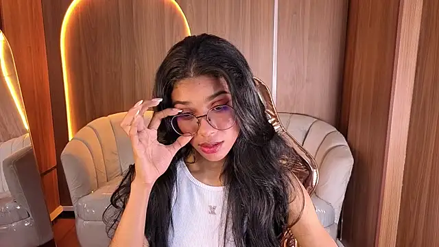 Snapshot of Alina_b_ chatting on February 20, 2026, 8:20 pm Alina b online show from February 20, 2026, 8:20 pm