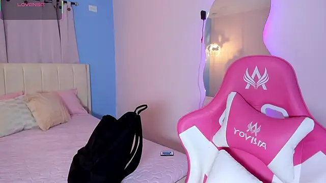 Snapshot of LOU_22_ chatting on February 19, 2026, 12:45 pm LOU 22 online show from February 19, 2026, 12:45 pm