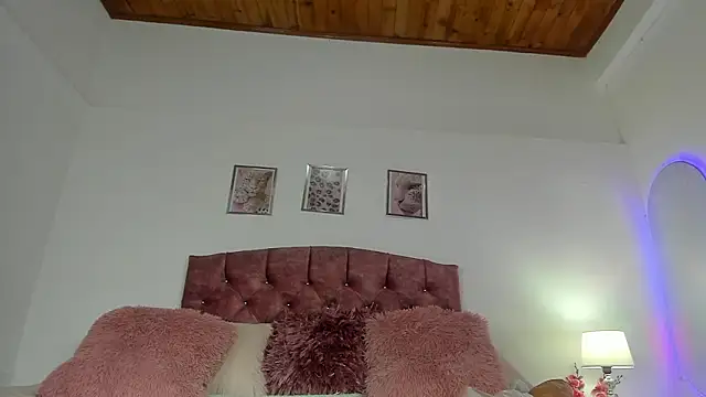 Snapshot of luna_velveth chatting on February 2, 2026, 1:04 am luna velveth online show from February 2, 2026, 1:04 am