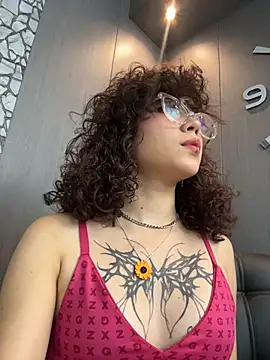 Snapshot of luci_butterfly chatting on February 4, 2026, 8:25 pm luci butterfly online show from February 4, 2026, 8:25 pm