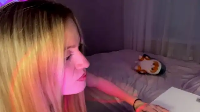 Snapshot of Between_Eeys chatting on March 2, 2026, 3:08 pm Between Eeys online show from March 2, 2026, 3:08 pm