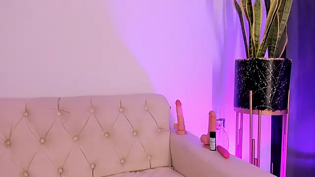 liorah wolf online show from February 12, 2026, 7:53 pm