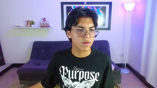 Maecum18 online show from February 26, 2026, 9:03 pm