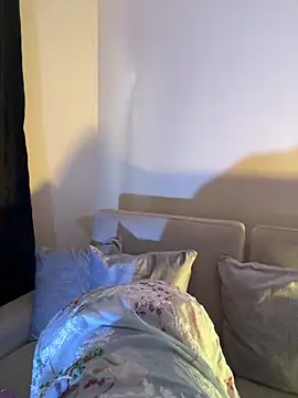 Snapshot of isabella-collins- chatting on February 7, 2026, 12:42 pm isabella-collins- online show from February 7, 2026, 12:42 pm