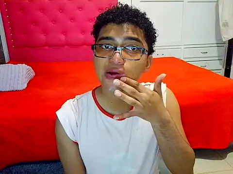 Snapshot of philipsex28 chatting on February 3, 2026, 10:04 pm philipsex28 online show from February 3, 2026, 10:04 pm