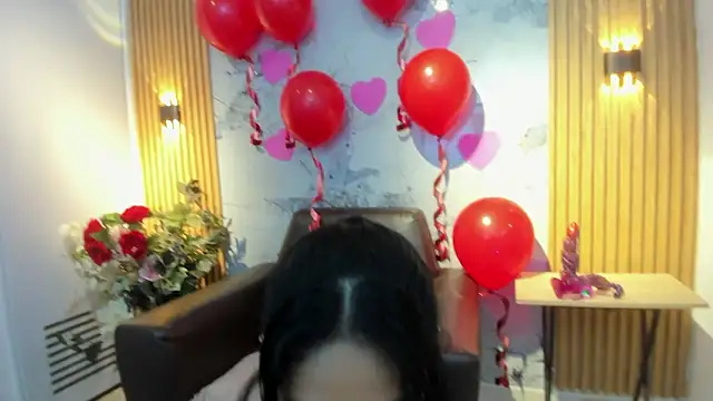 Snapshot of Lara_pons chatting on February 10, 2026, 1:37 pm Lara pons online show from February 10, 2026, 1:37 pm