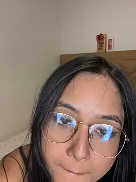 Lucianaaguzman online show from February 20, 2026, 1:57 am